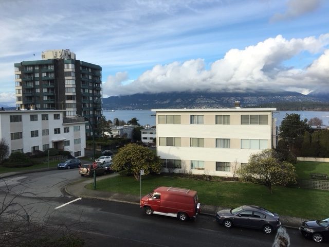 Freshly Renovated 1 Bed 1 Bath in the heart of Kits!
