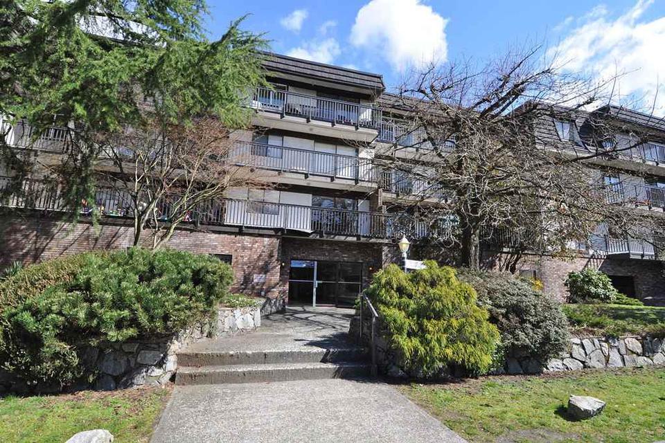 Large One Bedroom In Lower Lonsdale ( 270 West 3rd Street), North Vancouver