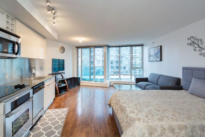 Furnished Yaletown Studio at the TV Towers Highrise!